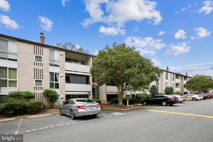 Property Photo: 5608 Bloomfield Drive 204 VA 22312