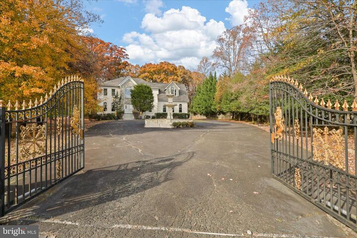 Property Photo:  10900 Sunset Hills Road  VA 20190 