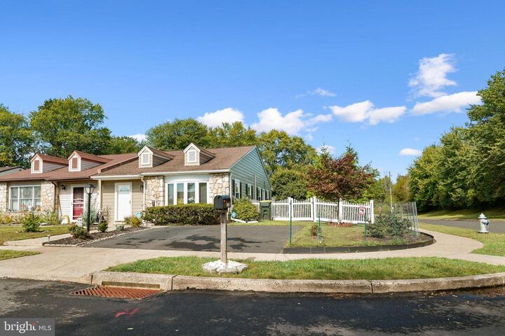 Property Photo:  1001 Hemlock Place  PA 19006 