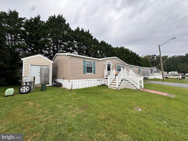 Property Photo: 5 Emery Circle DE 19940