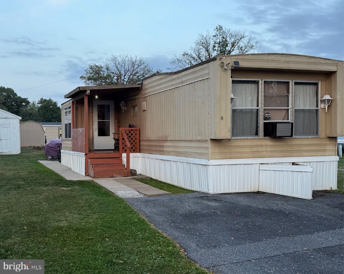 Property Photo:  18 Caravan Court  PA 17057 