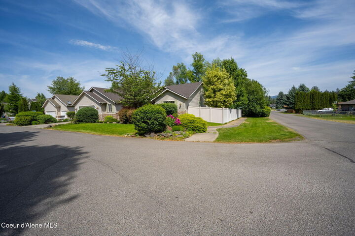 Property Photo:  10016 N Zack Ct  ID 83835 