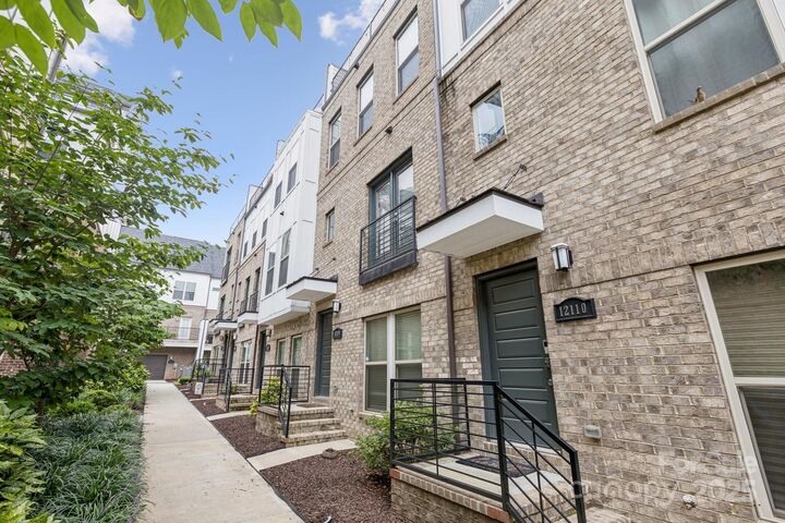 12106 Brooklyn Avenue  Charlotte NC 28204 photo