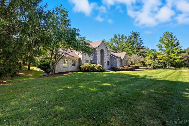 Property Photo:  1122 Black Horse Run  OH 45140 