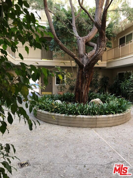 Property Photo:  1835 Camden Ave  CA 90025 