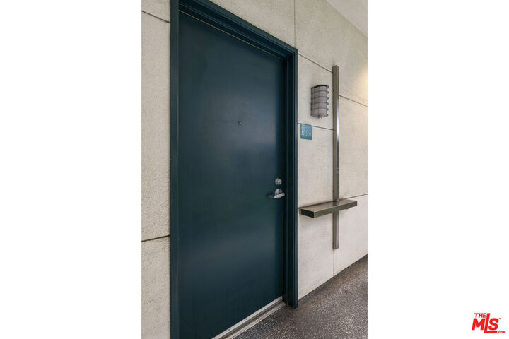 Property Photo:  630 W 6th St  CA 90017 