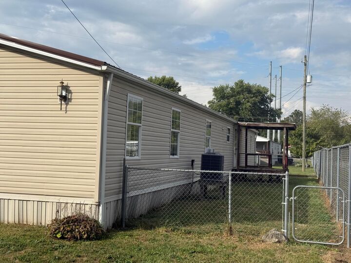 Property Photo: 900 Charles Street OH 43138
