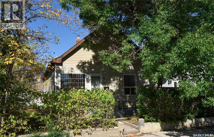 Property Photo: 614 Ominica Street E SK S6H 0H5