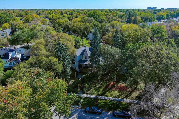 Photo de la propriété:  242 Enfield Crescent  MB R2H 1B5 