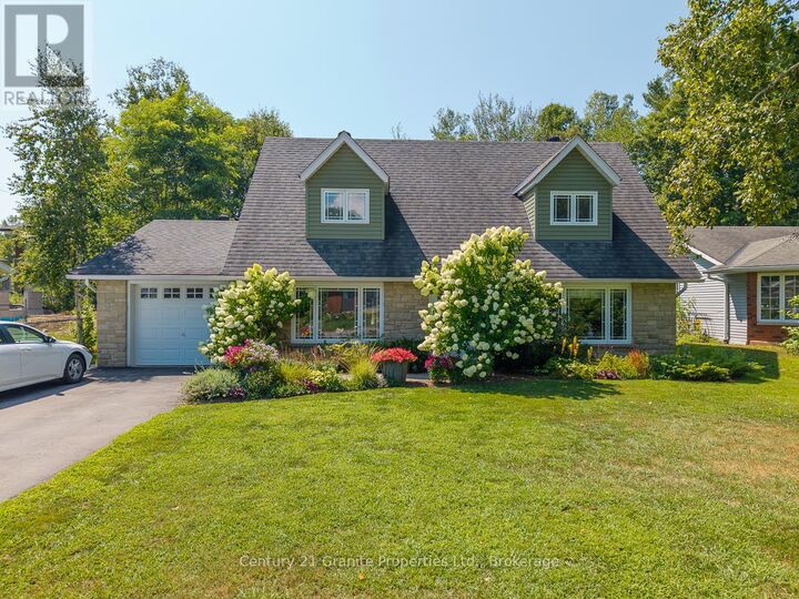 7 Tudhope Street  Parry Sound ON P2A 2H9 photo