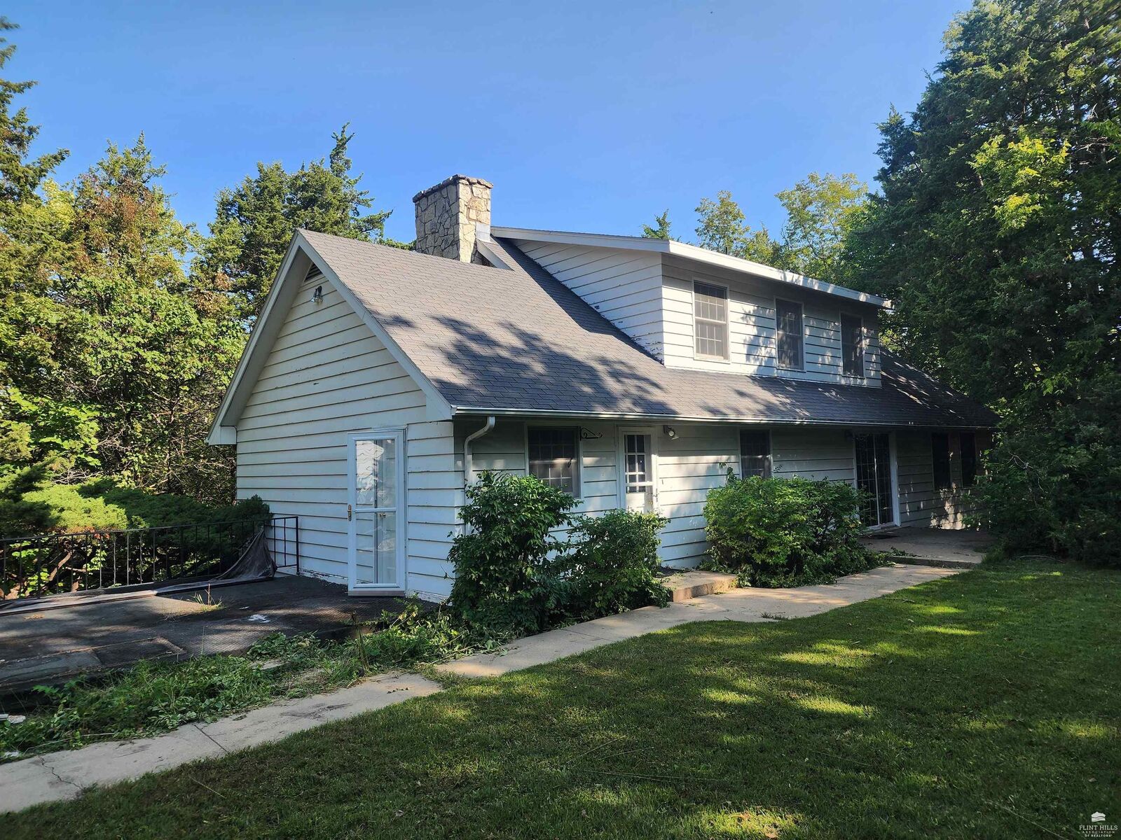 Property Photo:  2025 College Heights Road  KS 66502 