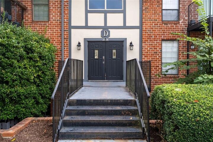 Property Photo: 6851 Roswell Road D28 GA 30328