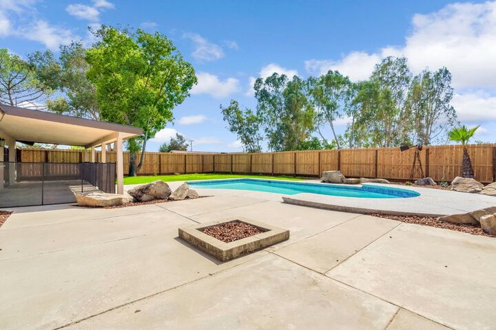 Property Photo: 16860 Mark Road CA 93636