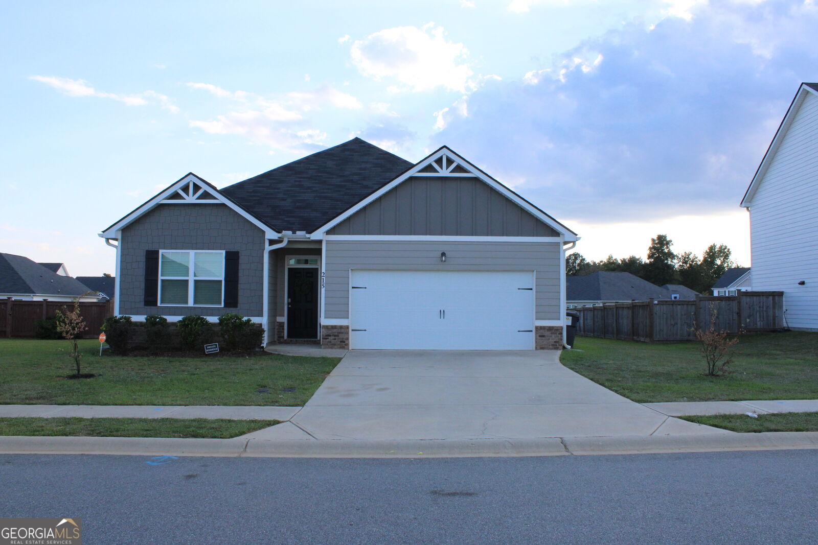 Property Photo:  215 Barnyard Way  GA 31069 