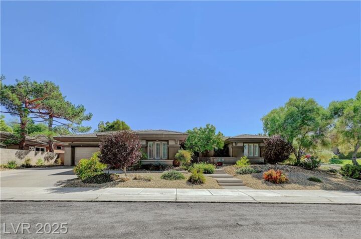 Property Photo:  1 Karsten Creek Court  NV 89052