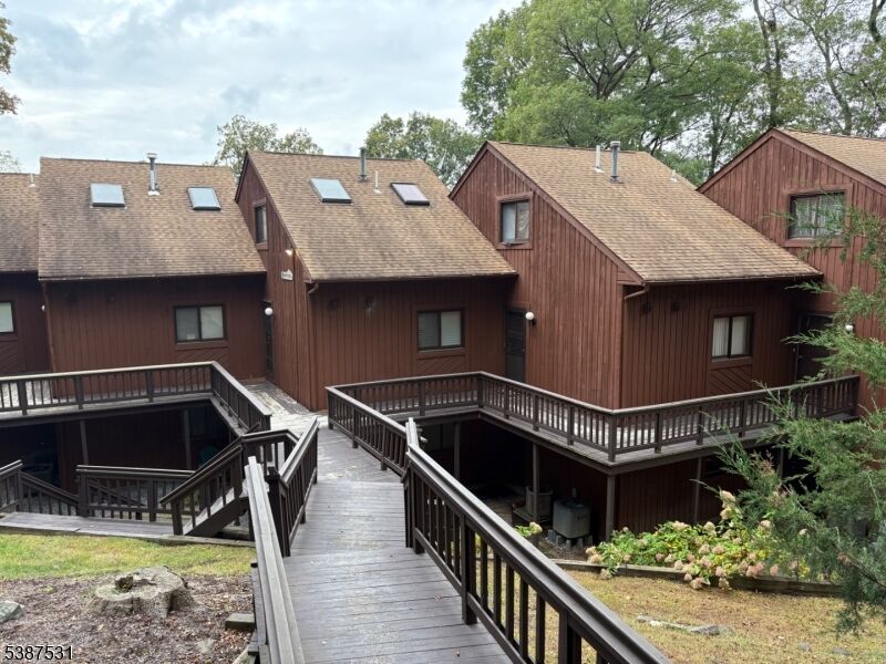 Property Photo:  1 Gray Rock Dr 5  NJ 07462 