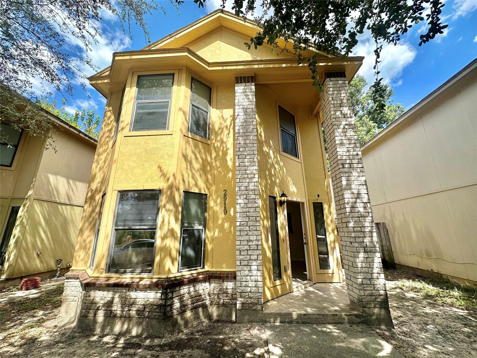 Property Photo:  2919 La Estancia Lane  TX 77093 
