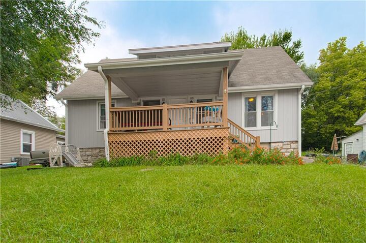 Property Photo:  114 S Myrtle Avenue  MO 64024 