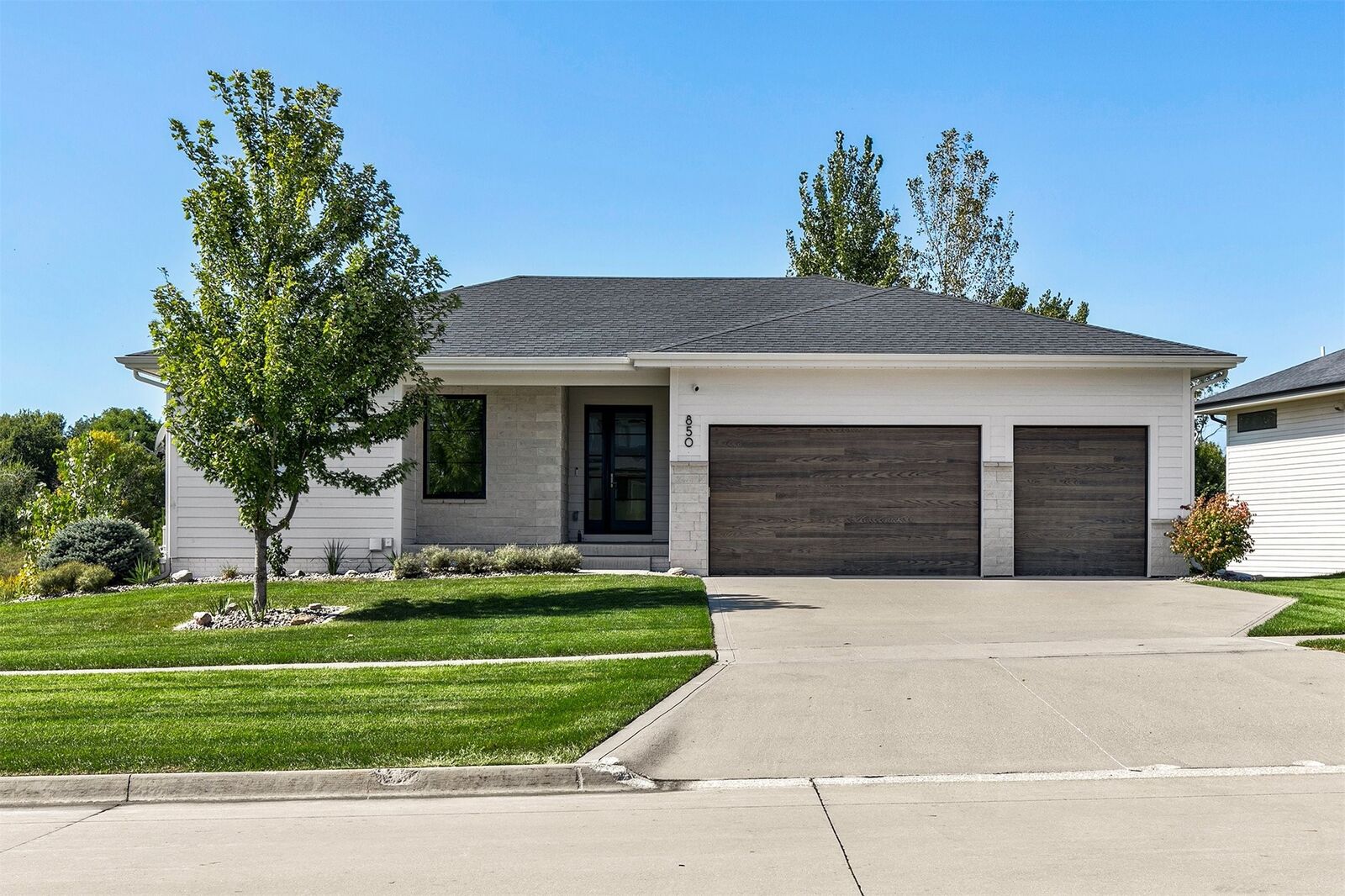 Property Photo:  850 84th Street  IA 50266 
