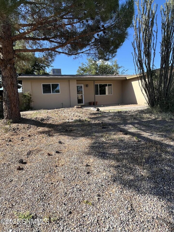Property Photo:  1937 Redwood Avenue  NM 88001 