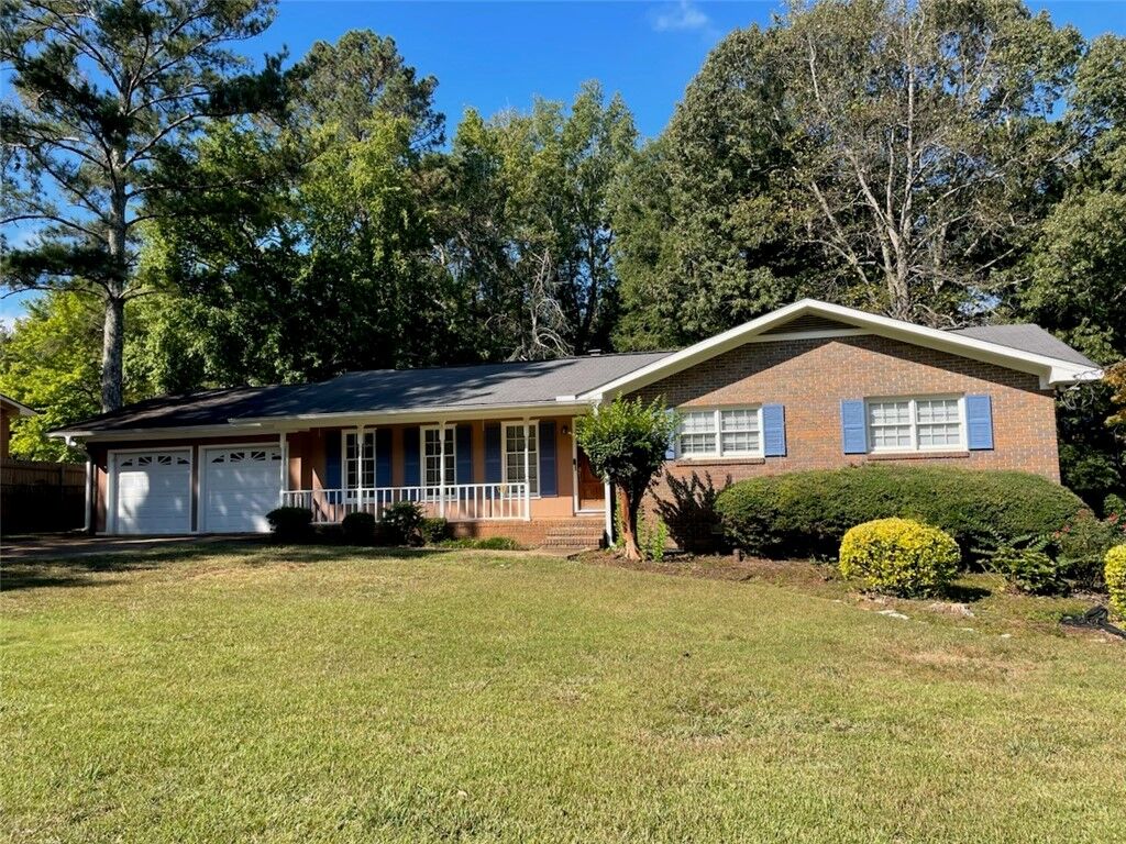 Property Photo: 1510 Terrace Court AL 36801