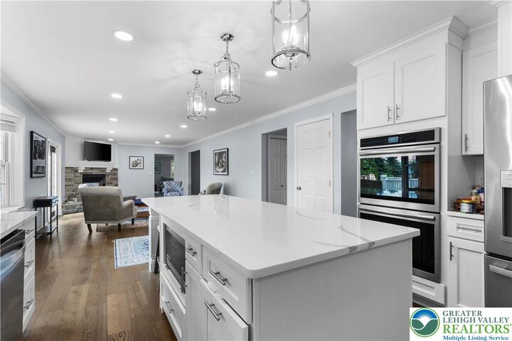 Property Photo:  1002 Long Road  PA 18040 