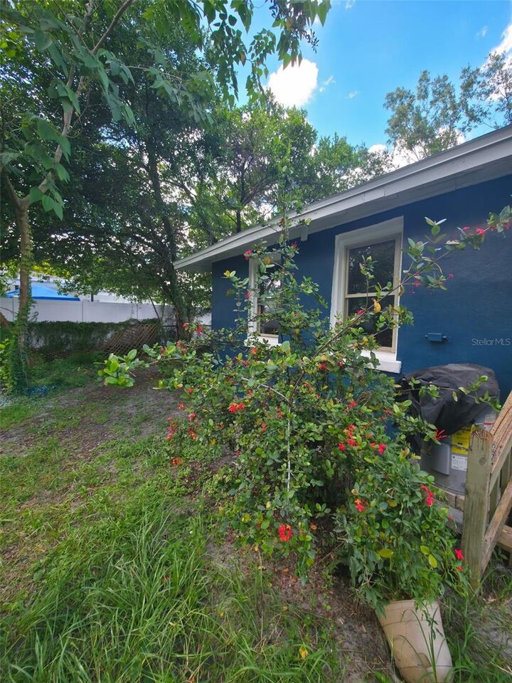 Property Photo: 3425 E Powhatan Avenue FL 33610