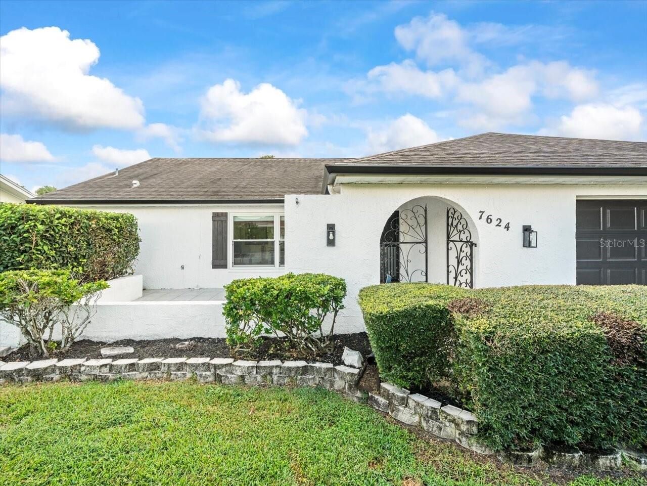 Property Photo:  7624 Summertree Lane  FL 34653 