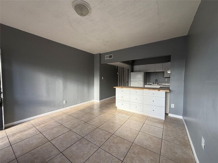 Property Photo: 8923 N 40th Street 10 FL 33604