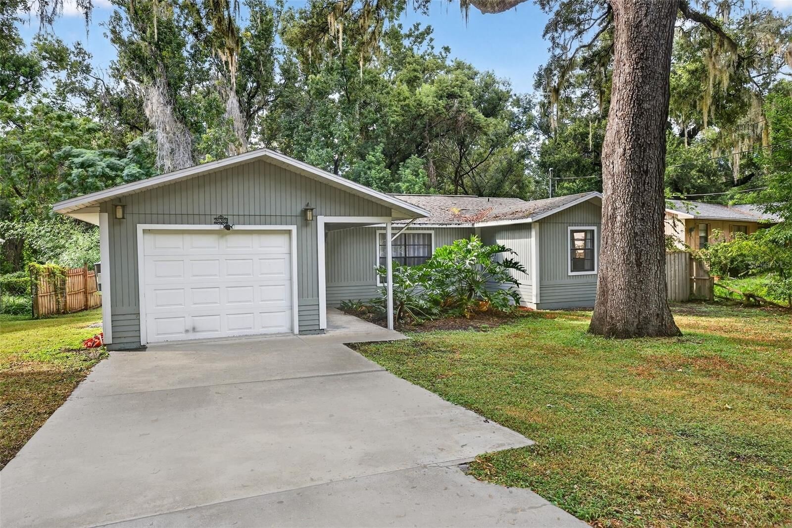 Property Photo:  26369 Eahnestock Street  FL 34602 