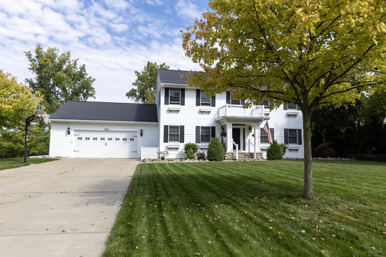 Property Photo:  5800 Dunrovin Drive  MI 48638 