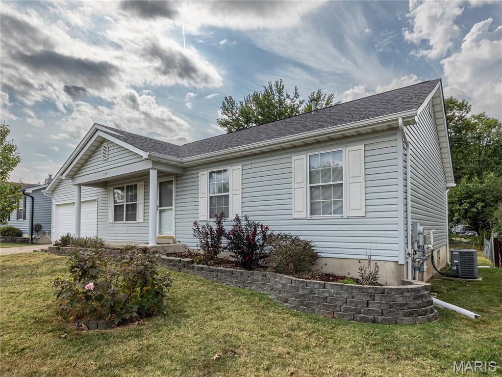 Property Photo:  1129 Danielle Elizabeth Court  MO 63366 