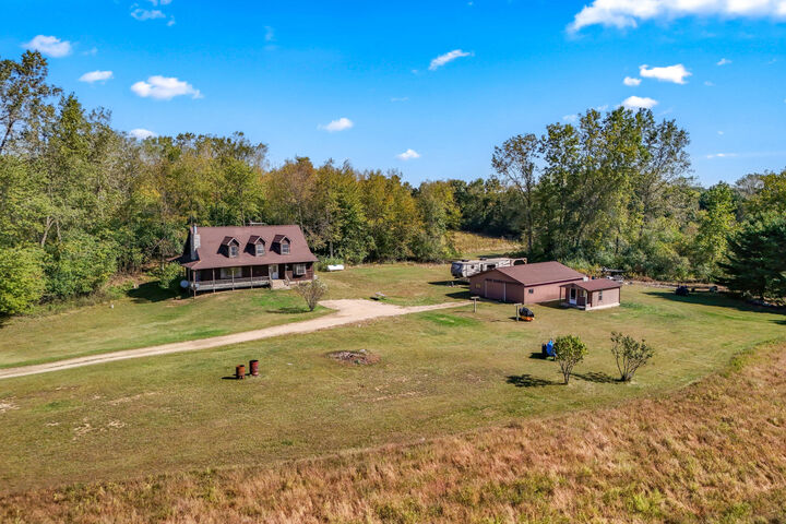 3189 N Lake Pleasant Road  Hillsdale MI 49242 photo