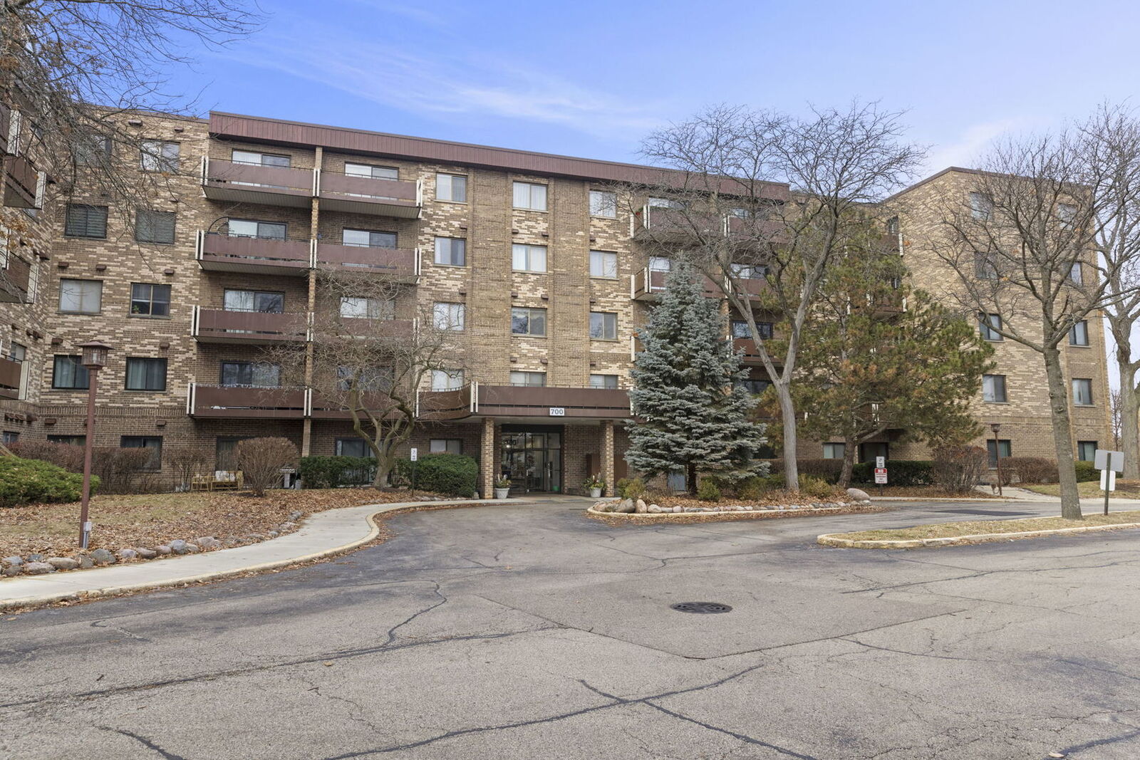 Property Photo:  700 Wellington Avenue 110  IL 60007 