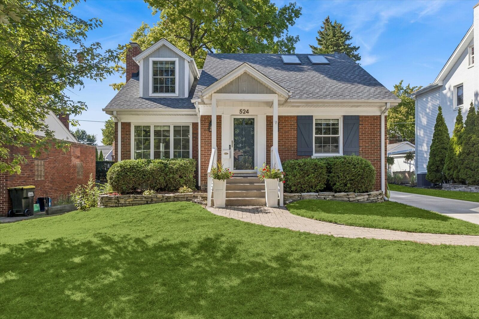 Property Photo:  524 S Ashland Avenue  IL 60525