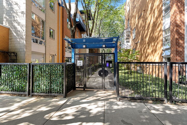 16 N May Street 543  Chicago IL 60607 photo