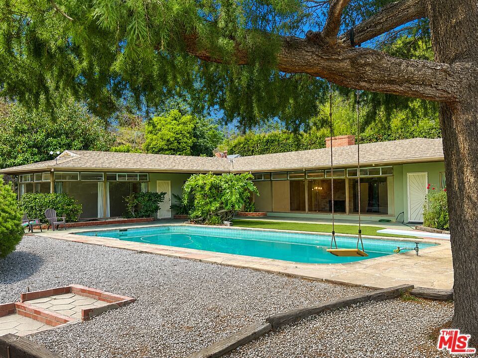 Property Photo:  7230 Outpost Cove Drive  CA 90068 