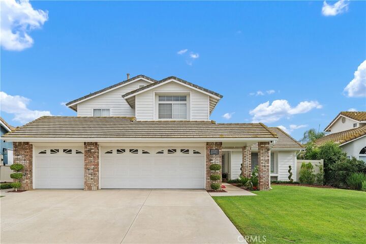 Property Photo:  40080 Avenida Palizada  CA 92563 