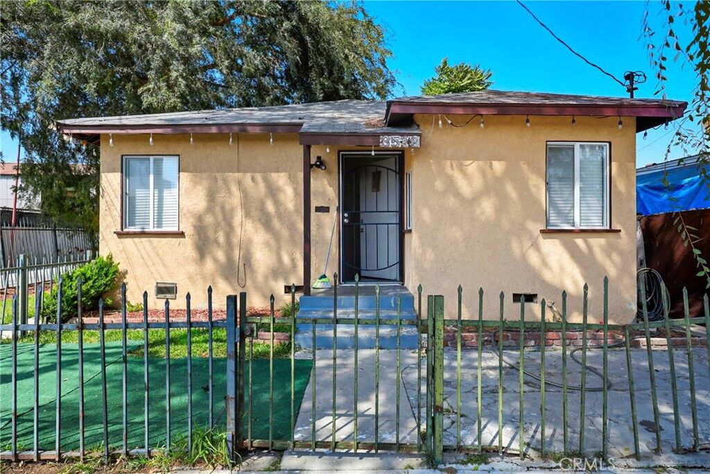 Property Photo:  3519 E 60th  CA 90255 