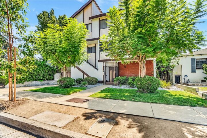 Property Photo:  640 Unit 102 Ivy  CA 91204 