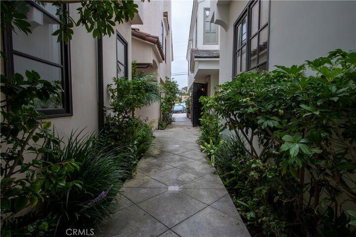 Property Photo:  407 1/2 Goldenrod  CA 92625 