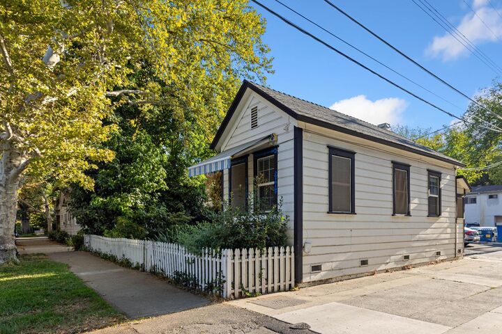 Property Photo:  815 22nd Street  CA 95816 