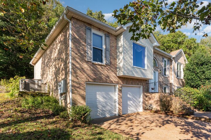 Property Photo:  609 Glenridge Close  TN 37221 
