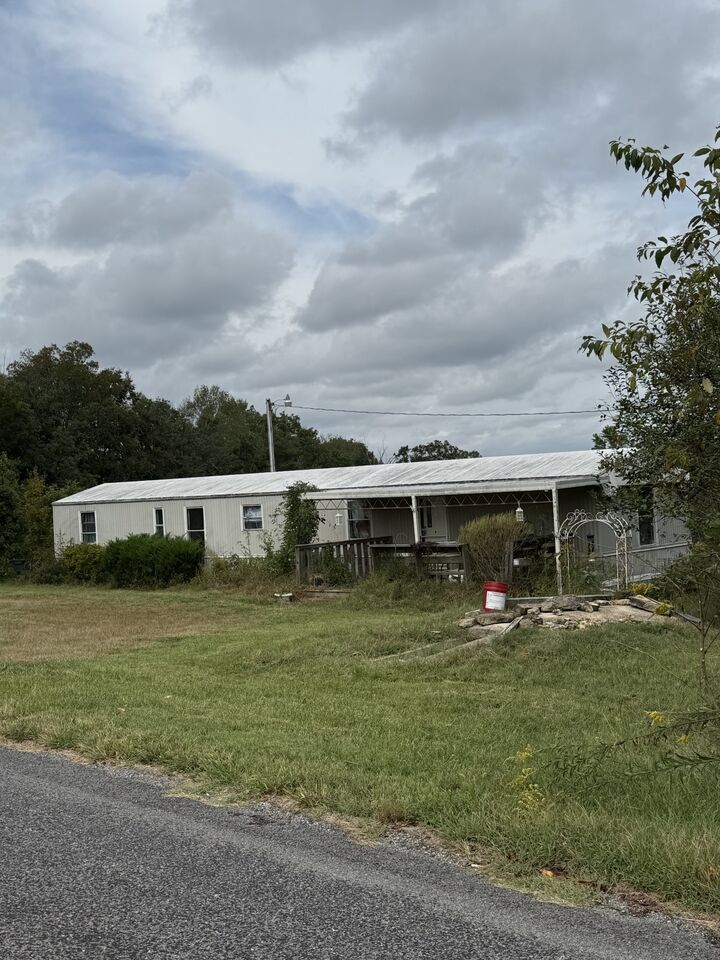 80 Manion Rd  Lafayette TN 37083 photo