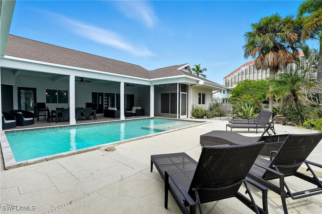 Property Photo: 5122 Starfish Avenue FL 34103