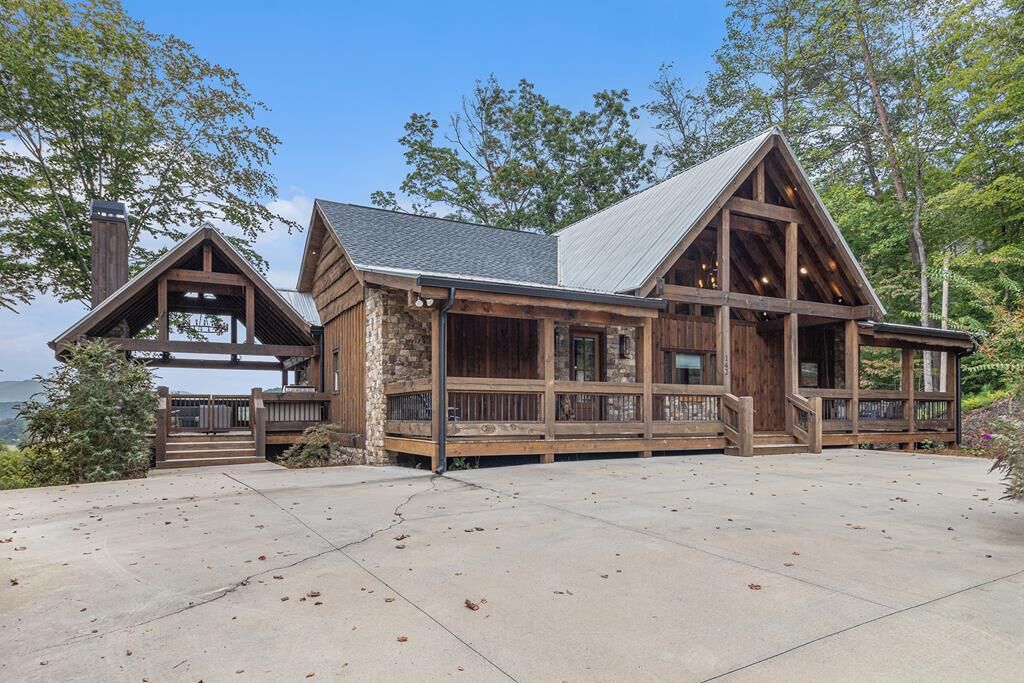 Property Photo:  142 Mountain Trace  GA 30540 