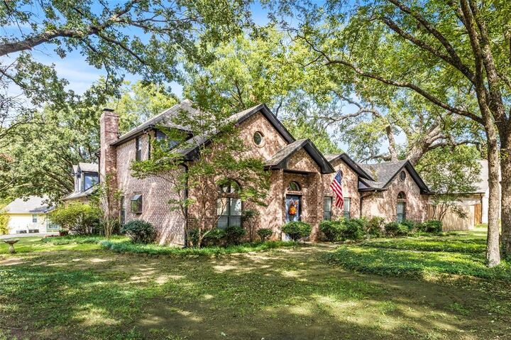 Property Photo: 100 Middlefield Drive TX 75076