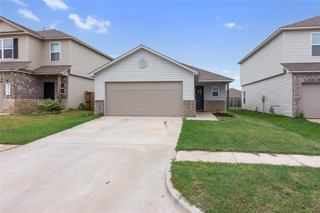 Property Photo:  9509 NW 118 Street  OK 73099 