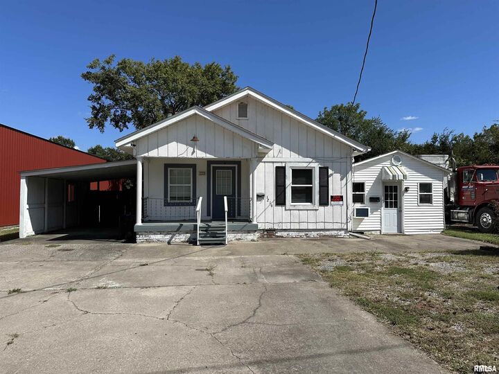 1219 S Court Street  Marion IL 62959 photo