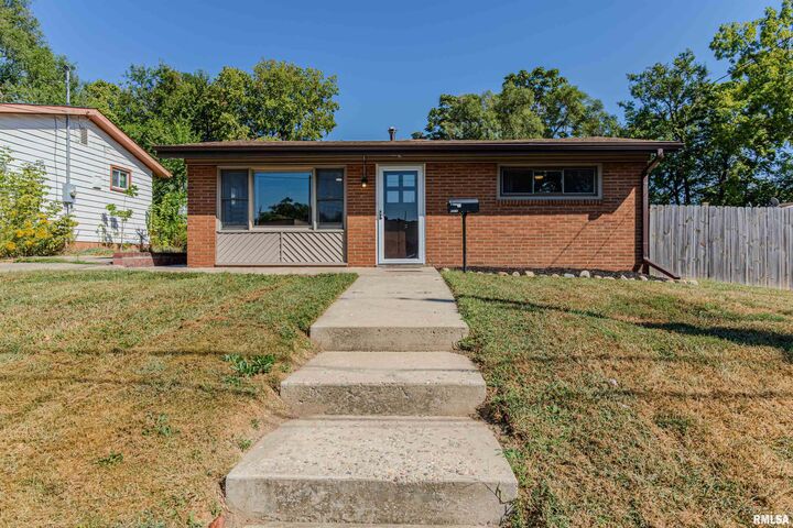 3718 N Ashton Avenue  Peoria IL 61614 photo
